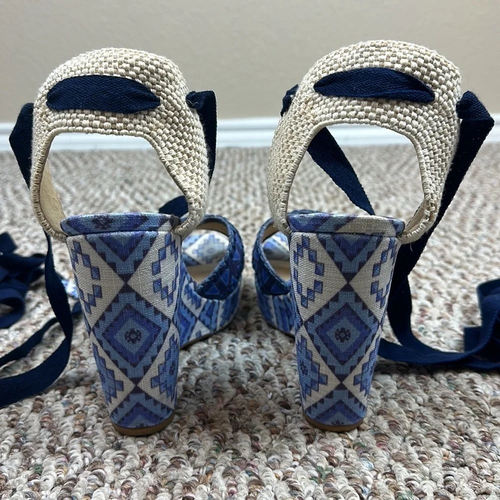 THEODORA & CALLUM X STUART WEITZMAN BIARRITZ HOLIDAY BLUE AZTEC PRINT WEDGE